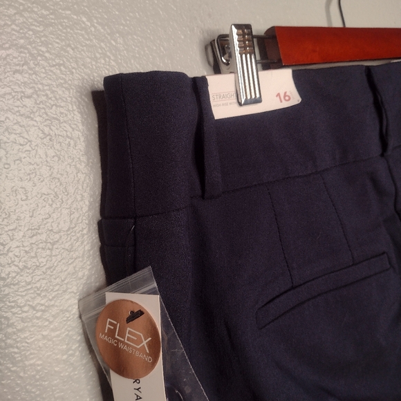 Lane Bryant Women's High Rise Straight Pants 16 Short  Power Pockets Work A24 - Picture 3 of 6